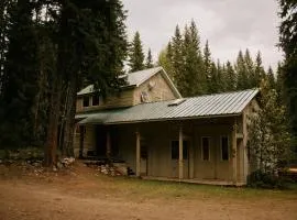 Rustic Executive Cabin at Beaverfoot