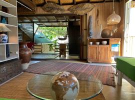 French Polynesia Secret House avec jacuzzi et piscine partagée, hotel s vířivkou v destinaci Moorea