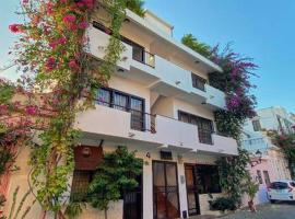 Casa La Maria Zona Colonial，聖多明各的有停車位的飯店