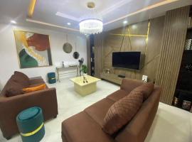 HST - Elevate your experience !, khách sạn ở Ikota