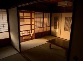 Benton Guesthouse, Private Nostalgic Showa-era House, former "Akiya"