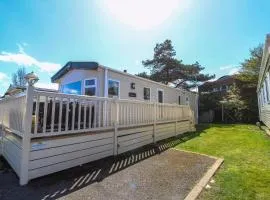 Brilliant 8 Berth Caravan Near Walton-On-The-Naze In Essex - 17023Nm