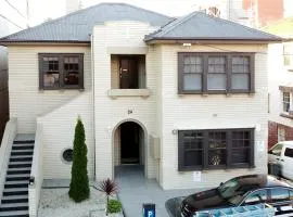 3 Bedroom 2 Bathroom Heathfield Avenue Salamanca 50m