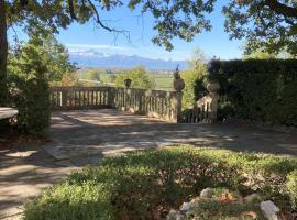 Villa La Quercia Country House, glamping em Sommariva del Bosco