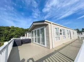 Beautiful 8 Berth Caravan With Decking At Broadland Sands In Suffolk Ref 20017Cv