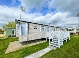 Beautiful Caravan With Decking And Free Wifi At Highfield Grange Ref 26740Wr