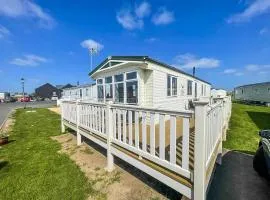 Modern Caravan With Wifi At St Osyth Beach Holiday Park In Essex Ref 28010Kv