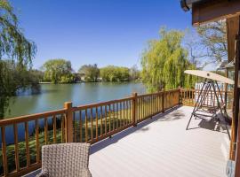 Stunning Lodge With Free Wifi For Hire At Carlton Meres In Suffolk Ref 60013M, lodge en Saxmundham
