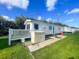 Lovely Dog Friendly Caravan For Hire At California Cliffs, Norfolk Ref 50027K