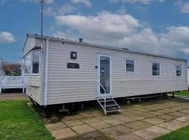 8 Berth Caravan For Hire At Manor Park Near To A Great Beach Ref 23041C