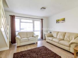 Great 3 Bed Chalet To Hire In Hemsby, Ideal For A Seaside Break! Ref 18201B, hotel i Hemsby