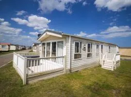 Beautiful 6 Berth Caravan By The Beach In Suffolk Ref 40076Nd