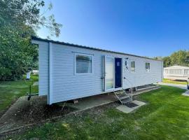 Stunning 6 Berth Caravan At Broadland Sands Holiday Park Ref 20024Sv, boat in Hopton on Sea