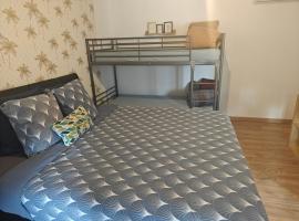 Auberge du manala chambre 4 personnes 24-24, hotel v destinaci Saint-Louis
