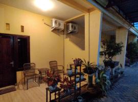 Amalia Guest House Banyuwangi, hotel v destinaci Ketapang