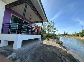 โรงแรม ทิพย์บุรี ริเวอร์ไซด์ – hotel w mieście Sichon