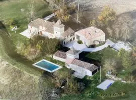 Gîtes atypiques 12 personnes avec piscine