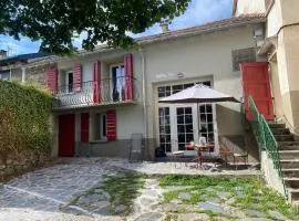 Maison Familiale Style Chalet - Centre village