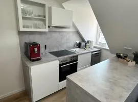HÖL-Moderne Wohnung in zentraler Lage, Schallschutzfenster, 24h-Self-check-in, Disney Plus