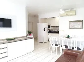 Apto quadra mar em Balneário Perequê