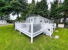 Lovely 6 Berth Caravan With Wi-Fi At Weeley Bridge In Essex Ref 69015R