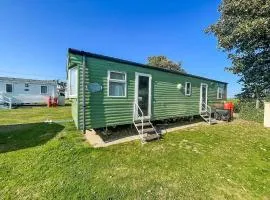 Brilliant 8 Berth Caravan At Valley Farm Holiday Park, Essex Ref 46443V