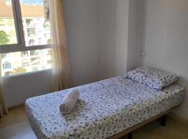 Diamond Room vue Pool Fuengirola 3，位于圣费德洛斯博利什的酒店