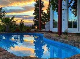 Mediterrán Vendégház, hotel v destinaci Zebegény