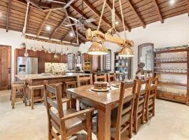 Beautiful Villa Walk to Beach