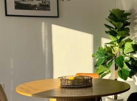 Penguin Paradise Beach House, hotel di Cooee
