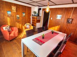 CASA UNO Heimeliges Chalet mitten in Spiez, Hotel in Spiez