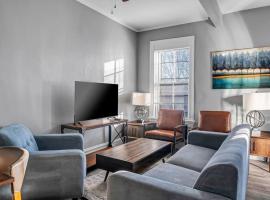 Beautiful Rehabbed Unit in Shaw Community 4228a, caba&ntilde;a o casa de campo en Tower Grove