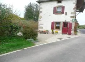Gîte Tranquille avec Cheminée, Terrasse sur la Saône et Borne EV, Animaux Bienvenus - FR-1-589-103