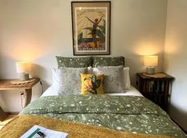 Gully hideaway apartment