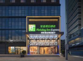 Holiday Inn Express Zhengzhou Nongye Road by IHG, hotel v destinaci Čeng-čou