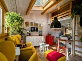 Wichtelhaisl Rittersgrün im Erzgebirge - Entspannen im fröhlichen Tiny House - umzäunter Naturgarten-Hunde willkommen-Ebike und Elektroauto laden