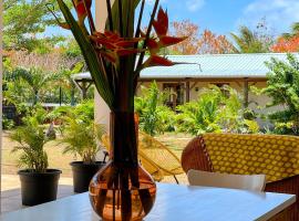 Lakaz Kannell - Vanilla Lodge, secluded outside bath & shower infinity pool, Hütte in Cap Malheureux