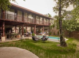 aNhill Boutique, hotel in Hue
