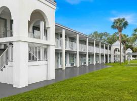 Suburban Studios Brunswick I-95, hotel berdekatan Brunswick Golden Isles Airport - BQK, Brunswick