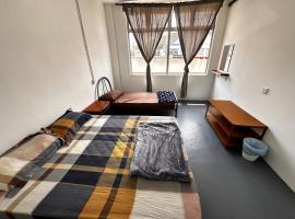 Jiaxin Dormitory - Puteri Wangsa 家馨旅舍, hotel di Ulu Tiram