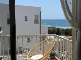 Sea view apartment near the beach