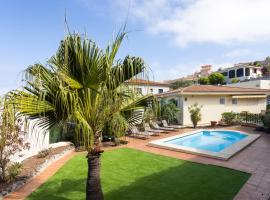 EDEN RENTALS Luxury Heated-Pool Villa El Sauzal, hotel in Sauzal