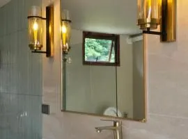 Kitiyara Lakeside Pool Villa