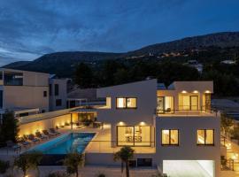 Villa Apolina 4 en-suite bedrooms, sea views, hotel em Podstrana