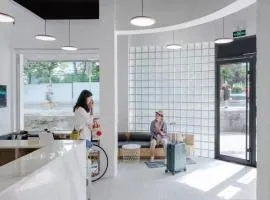 Meow Hero Youth Hostel