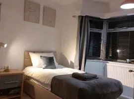 Entire House-Long Stays in Gloucester-Contractors- Families