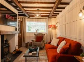 Charming 2-Bed Cottage in Mickle Trafford- Sleeps 6 - Pet Friendly - Near Chester