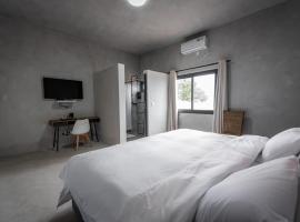 Palms Lodge, hotel v destinaci Lopes