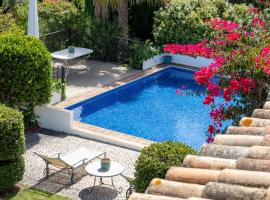 Almancil Sea and Countryside Secluded Villa, hotel en Quartos