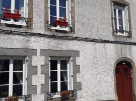 Number 22 - Le Dorat - Apartment 4 with garden & free parking